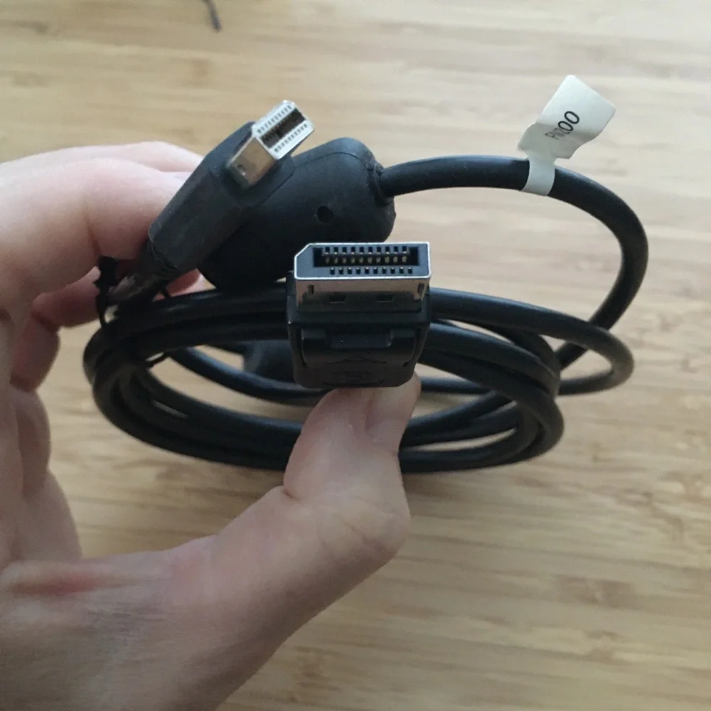 LP Mini DisplayPort to DisplayPort Cable with Two Ferrite Beads